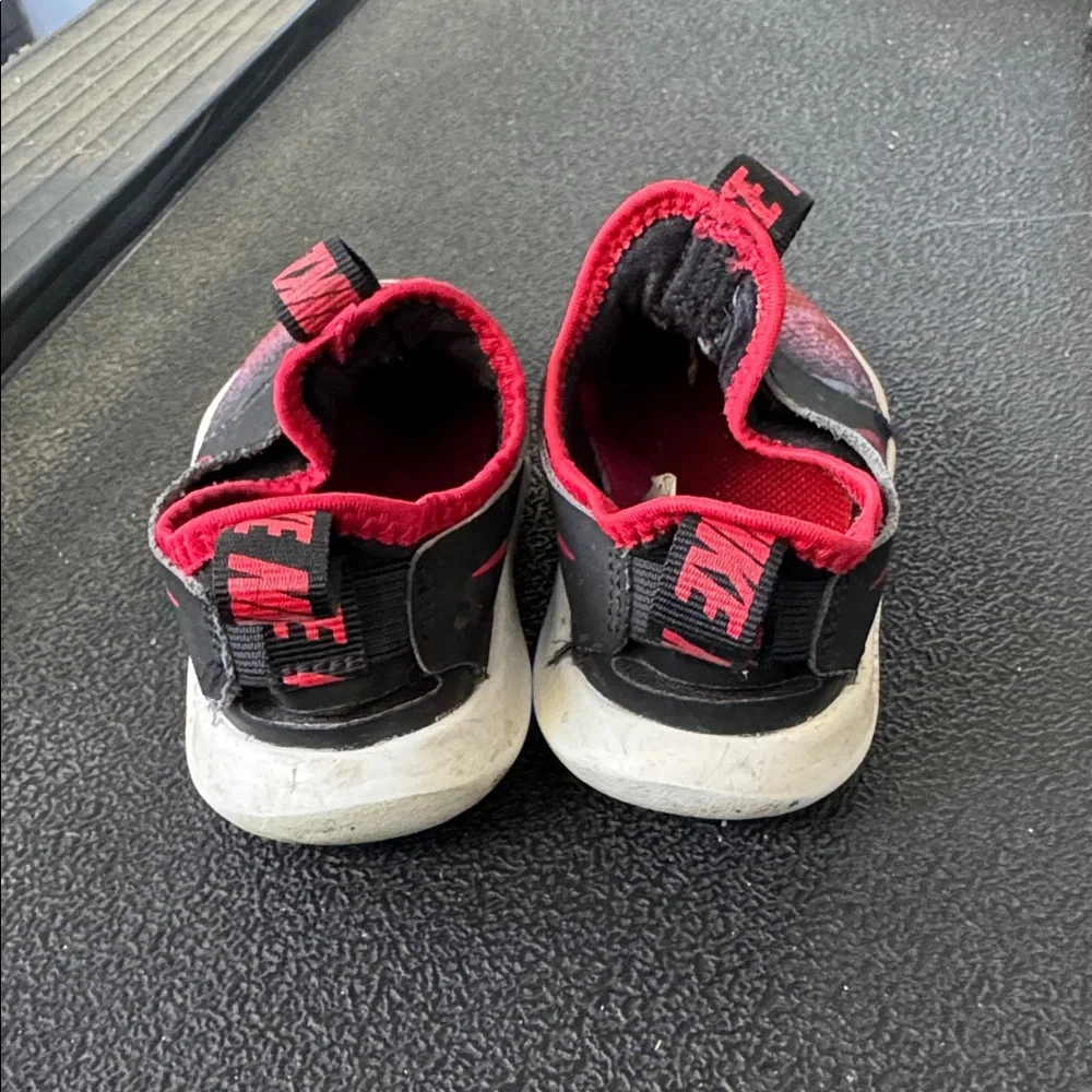 Nike dynamic sneakers